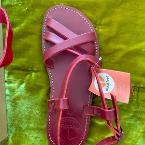 Duck feet sandals